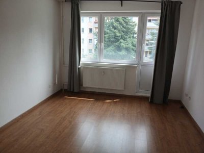 2 Raum Wohnung mit Einbauküche und Kammer