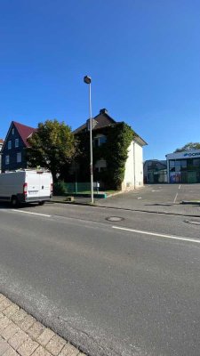 Große Arbeiterunterkunft in direkter Autobahnnähe