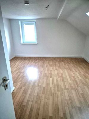 Renovierte 1,5-Zimmer-Dachgeschosswohnung