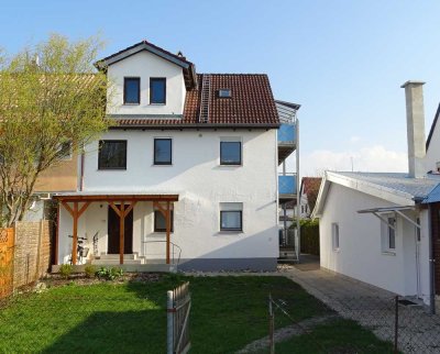 Charmante 2,5-Zimmer-Dachgeschosswohnung zwischen Augsburg und München!