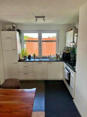 Ansprechende 2,5-Zimmer-DG-Wohnung mit gehobener Innenausstattung mit Balkon und EBK in Neu-Ulm