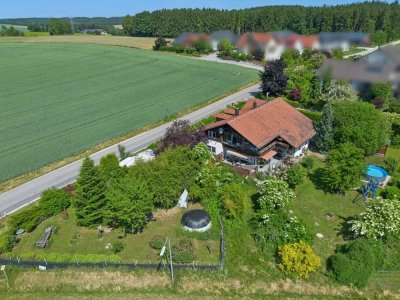 Großzügiges Zweifamilienhaus mit zwei vermieteten Wohneinheiten bei Adlkofen