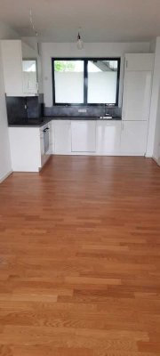 Stilvolle 2-Zimmer-Wohnung mit geh. Innenausstattung, Schreiner EBK und Loggia