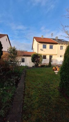 Frisch renovierte Doppelhaushälfte mit Garten und Garage in Rottenburg am Neckar