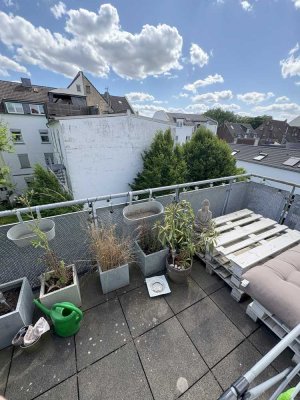 Erstbezug nach Sanierung: Dachterrassenwohnung mit Stellplatz