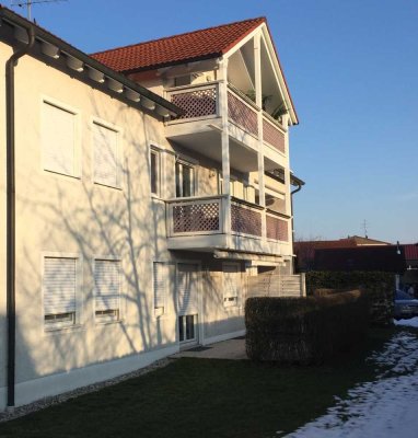 Großzügige ruhige drei ZimmerEG- Wohnung mit Terrasse/Privatgarten
