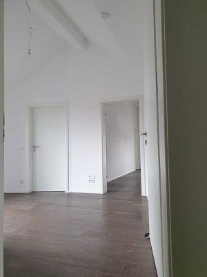 Moderne, hochwertige 3 Zimmerwohnung in 3 Familien Haus