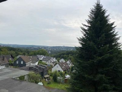 Cronenberg! Komplett neu sanierte 3-Zimmer-Wohnung mit Balkon sucht ruhige Mieter!!