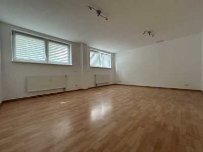 +++ Renovierte Unmöblierte Wohnung in Frankfurt am Main +++