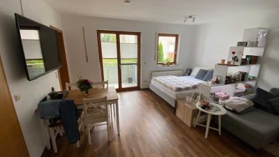 Modernisierte 1-Raum-Wohnung mit Balkon und Einbauküche in Altdorf