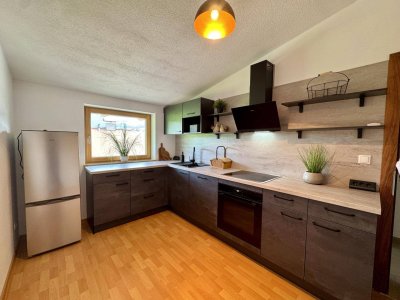Moderne Möblierte 110 m² Dachgeschosswohnung