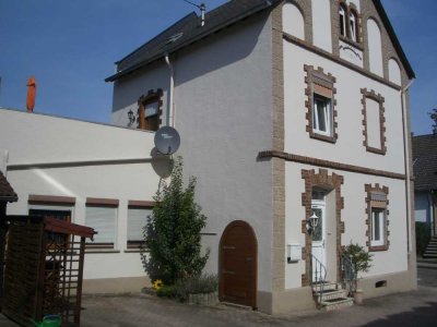 Einfamilienhaus in Wolken und 3 km zum Autobahnkreuz Koblenz