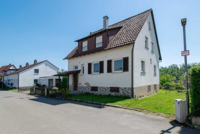 Zum selbst gestalten. Freistehendes Haus in ruhiger Sackgasse mit großer Doppelgarage