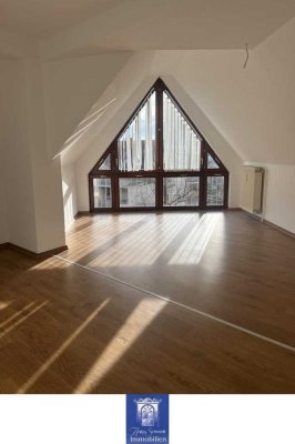 Großzügige Wohlfühlwohnung über 2 Ebenen mit großer Küche unterm Dach!