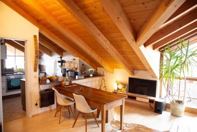 Stilvolle, gepflegte 3-Zimmer-Dachgeschosswohnung mit Balkon in Bernau am Chiemsee