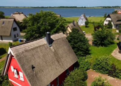 Rügen, sehr ruhiges Ferienhaus am Wasser