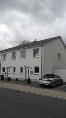 Ansprechende und gepflegte 4-Zimmer-Doppelhaushälfte mit EBK in Velbert