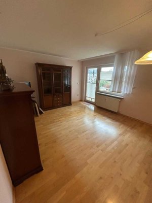 3-Zimmer-Wohnung mit Balkon, Carport & zusätzlichem großem Zimmer (mit eigenem Eingang)