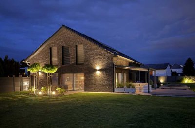 Exklusives Neubau-Architektenhaus mit Pool,EBK,Kamin,Photovoltaik und Doppelgarage in TOP Lage!