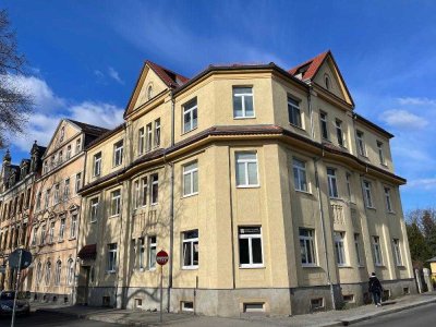 Ab Mitte November: Gemütliche Dachwohnung mit Balkon & kl. Dachterrasse, sep. Küche und Badewanne