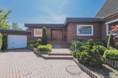 Wohnlicher Flachdachbungalow mit großer Garage und schönem Garten in Sackgassenendlage in Rendsburg