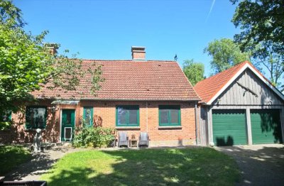 Historisches Landhaus mit großem Grundstück