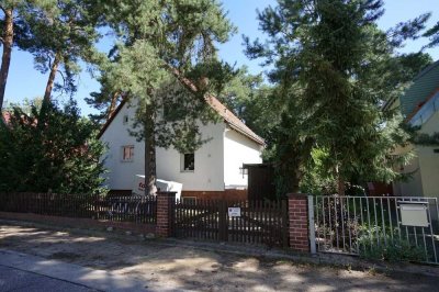 Hauptstadtmakler-Bezugsfreies Einfamilienhaus mit großem Garten in Top-Lage