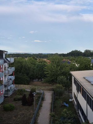 klimatisierte und lichtdurchflutete 3,5-Zimmer-Wohnung mit unverbautem Blick ins Grüne