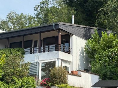 **Beeindruckende Doppelhaushälfte in Best-Lage von Gelnhausen-Stadt mit Traumblick**