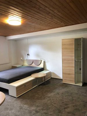 Möblierte Ein-Raum-Wohnung im Kellergeschoss