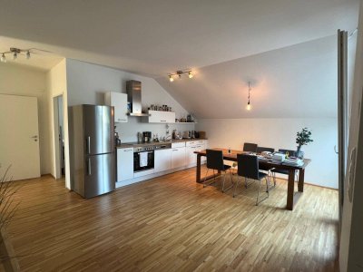 URBANES WOHNEN INKL. MÖBLIERTER KÜCHE UND TERRASSE ZUM DURCHATMEN - TOP 11
