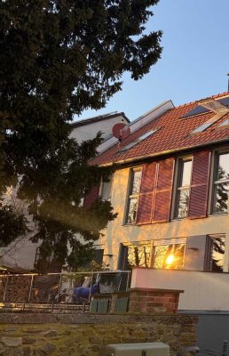Geräumiges, stilvolles Einfamilienhaus mit geh. Innenausstattung und EBK