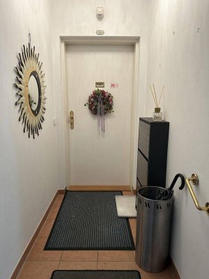 Sofort bezugsfertige möblierte 3 Zimmer Dachgeschoß Wohnung mit Terrasse und Klimaanlage