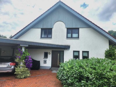 Schönes Architektenhaus mit tollem Grundstück in schöner und ruhiger Lage von Horn-Bad Meinberg!