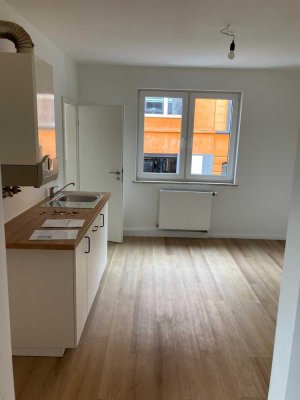 Schöne renovierte 3-Zimmer Wohnung mit Einbauküche *AB SOFORT VERFÜGBAR*