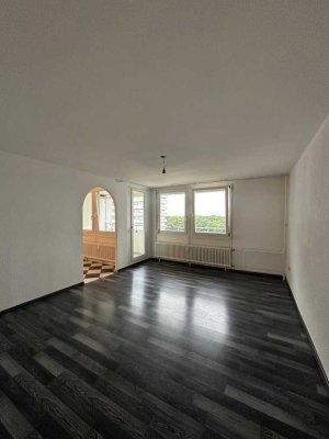 Helle 3,5-Zimmer Wohnung im 15. OG mit Balkon in Sindelfingen