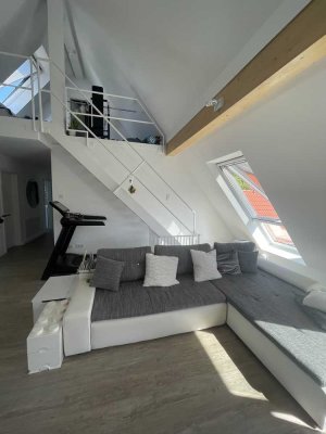 Schöne 3,5-Zimmer-Galeriewohnung mit EBK in Rodgau