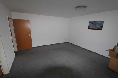 Gepflegte Wohnung mit zwei Zimmern sowie Balkon und EBK in Biberach an der Riß