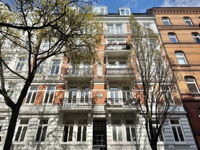 Jugendstil trifft Toplage: Traumhafte Altbauwohnung in direkter Nähe zur Außenalster