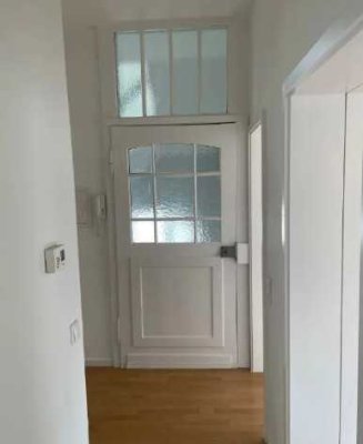 Sanierte 4-Zimmer Altbauwohnung mit Balkon direkt vom Eigentümer