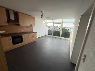 Schöne, helle, moderne und vollständig renovierte 2-Zimmerwohnung in gepflegtem MFH ab sofort