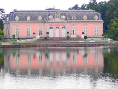 BRAVOUR IMMOBILIEN: Charmante DG-Wohnung in Benrath in Schlossnähe, exzellente Verkehrsanbindung