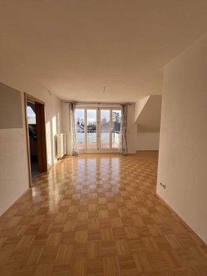 Geschmackvolle 3-Raum-DG-Wohnung mit Balkon und EBK in Ingolstadt