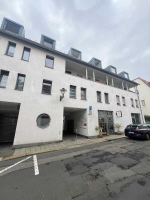 Einzigartige 4 Raum Maisonette Wohnung in ruhiger Seitenstraße mit Tiefgarage