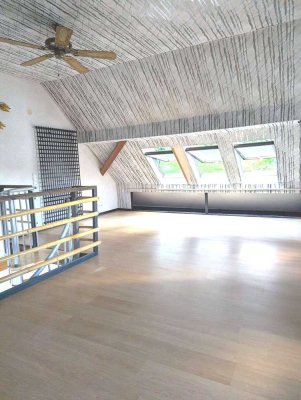 WOHLFÜHLWOHNUNG AM WALDRAND: 5 ZI. MAISONETTE - ÜBERDACHTE TERRASSE- 169 qm - 1.500 Euro + NK + AF