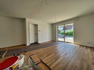 Erstbezug!! Helle 2-Zimmerwohnung mit Einbauküche und kleinem Garten!