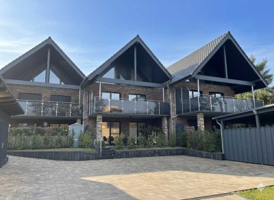 Neubau: Moderne 3,5-Zi.-Wohnung mit Galerie und großem Balkon