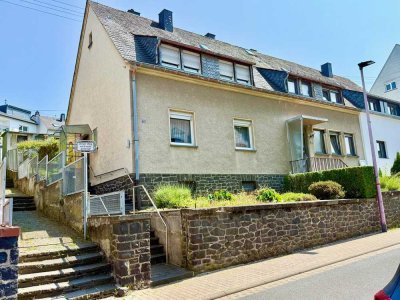 Zentrumsnahes bezahlbares Reihenendhaus mit 3 Garagen
