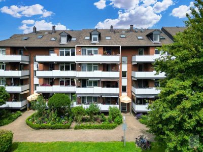 Helle 3-Zimmer-Wohnung mit Süd-Balkon, zwei Bädern und Blick ins Grüne