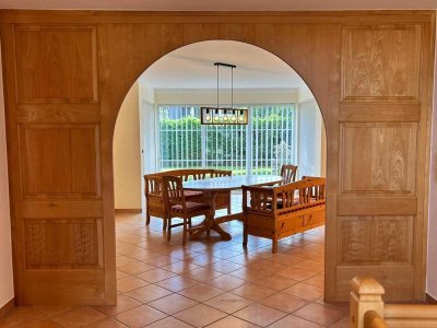 Großzügiges Einfamilienhaus mit Wintergarten, PV-Anlage und großem Garten – Top-Zustand, ruhige Lage